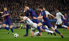 开云体育直播-巴塞罗那高效取胜，淘汰赛资格渐行渐近