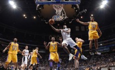 开云体育中国官网-张本智和关键制胜，法国队横扫日本队—一场颠覆预期的乒乓对决