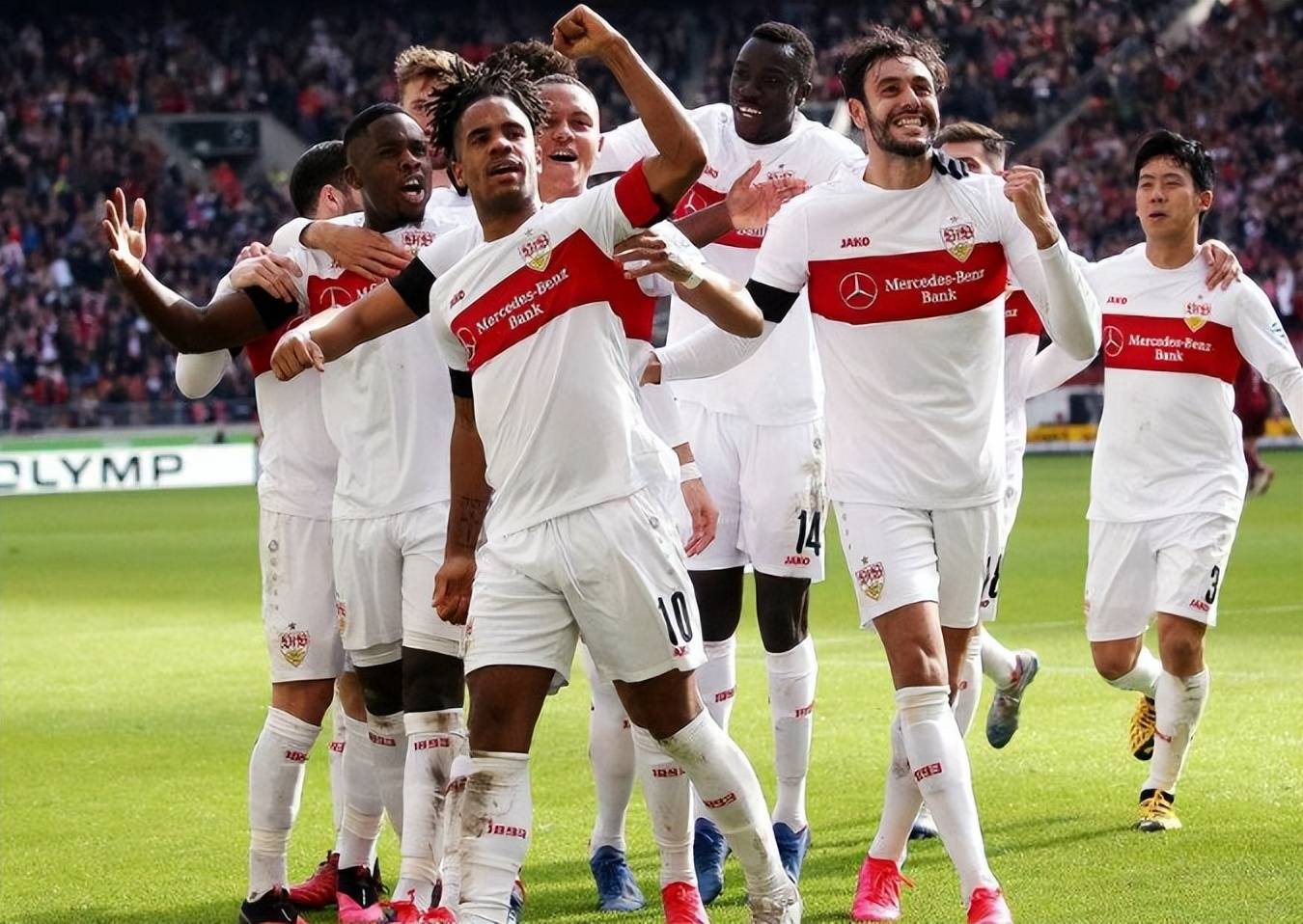 包含斯图加特主场大胜波鸿，士气高涨的词条