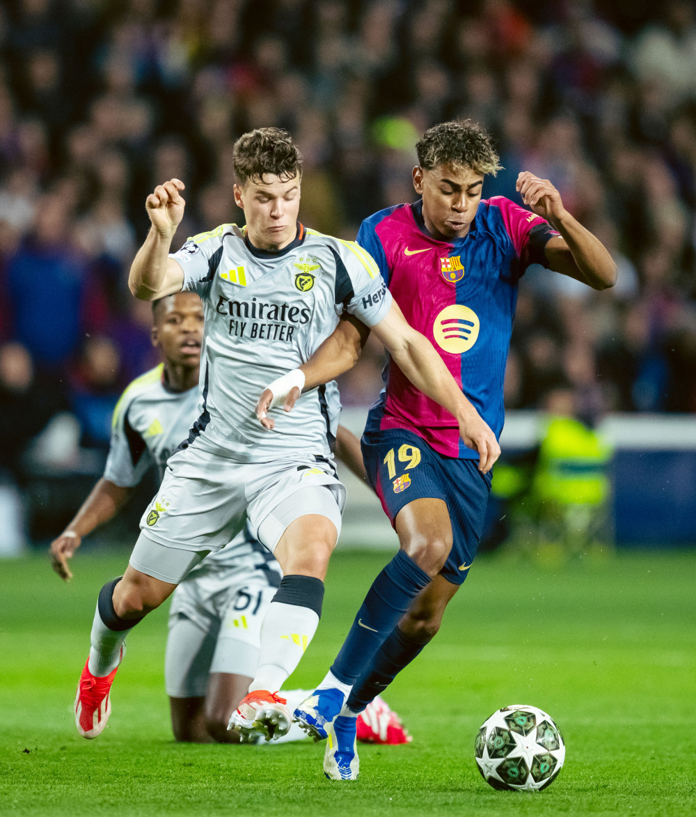 巴塞罗那在比赛中继续占据主导的简单介绍