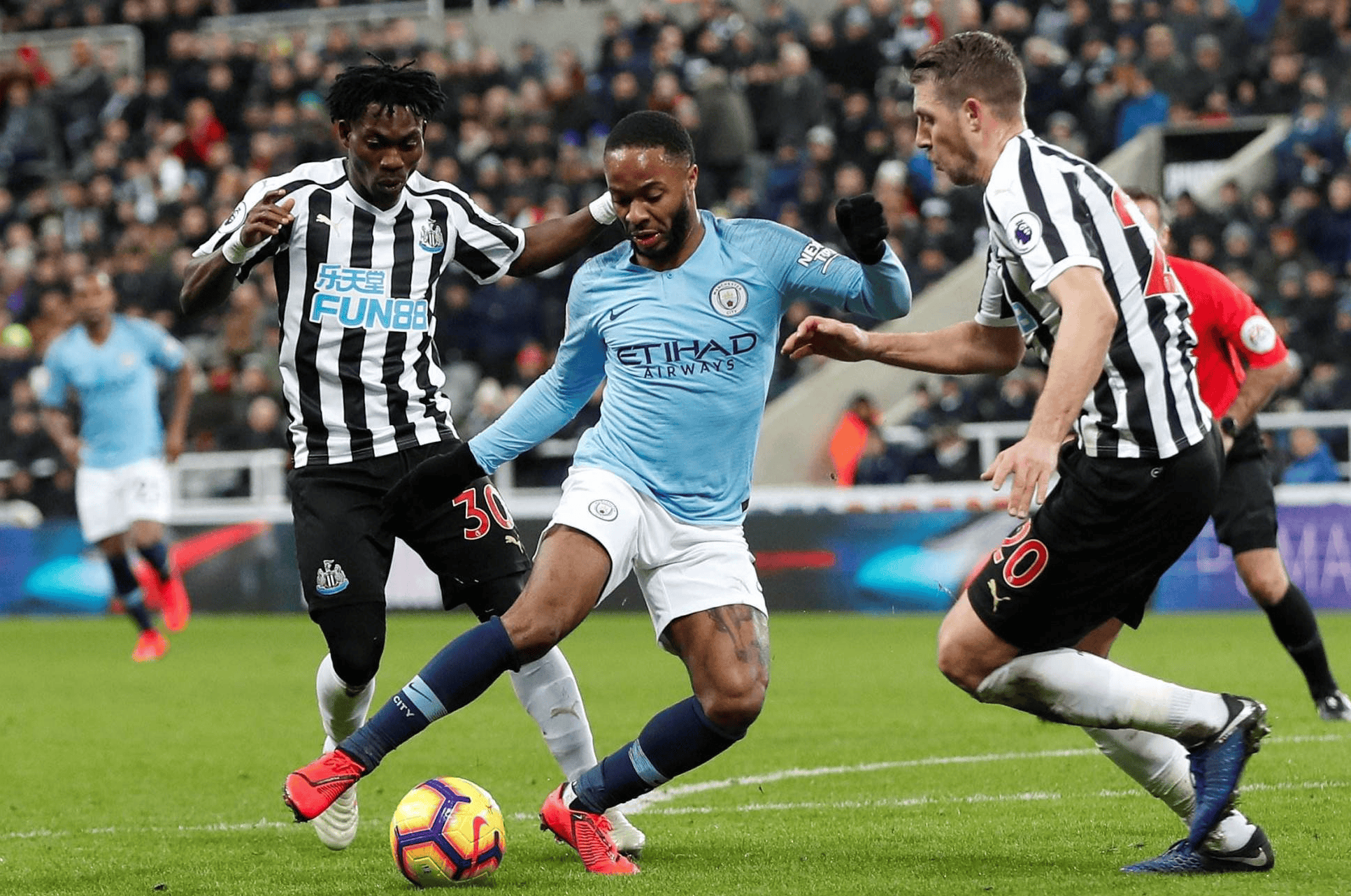 莫拉尔两度建功，纽卡斯尔主场告捷