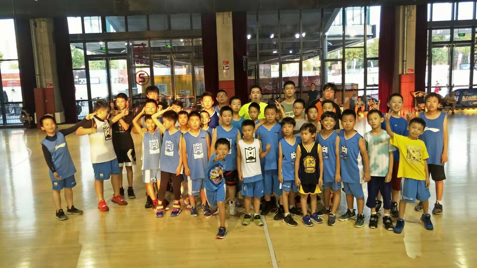 关于欧洲顶级篮球俱乐部开始线上教练课程的信息