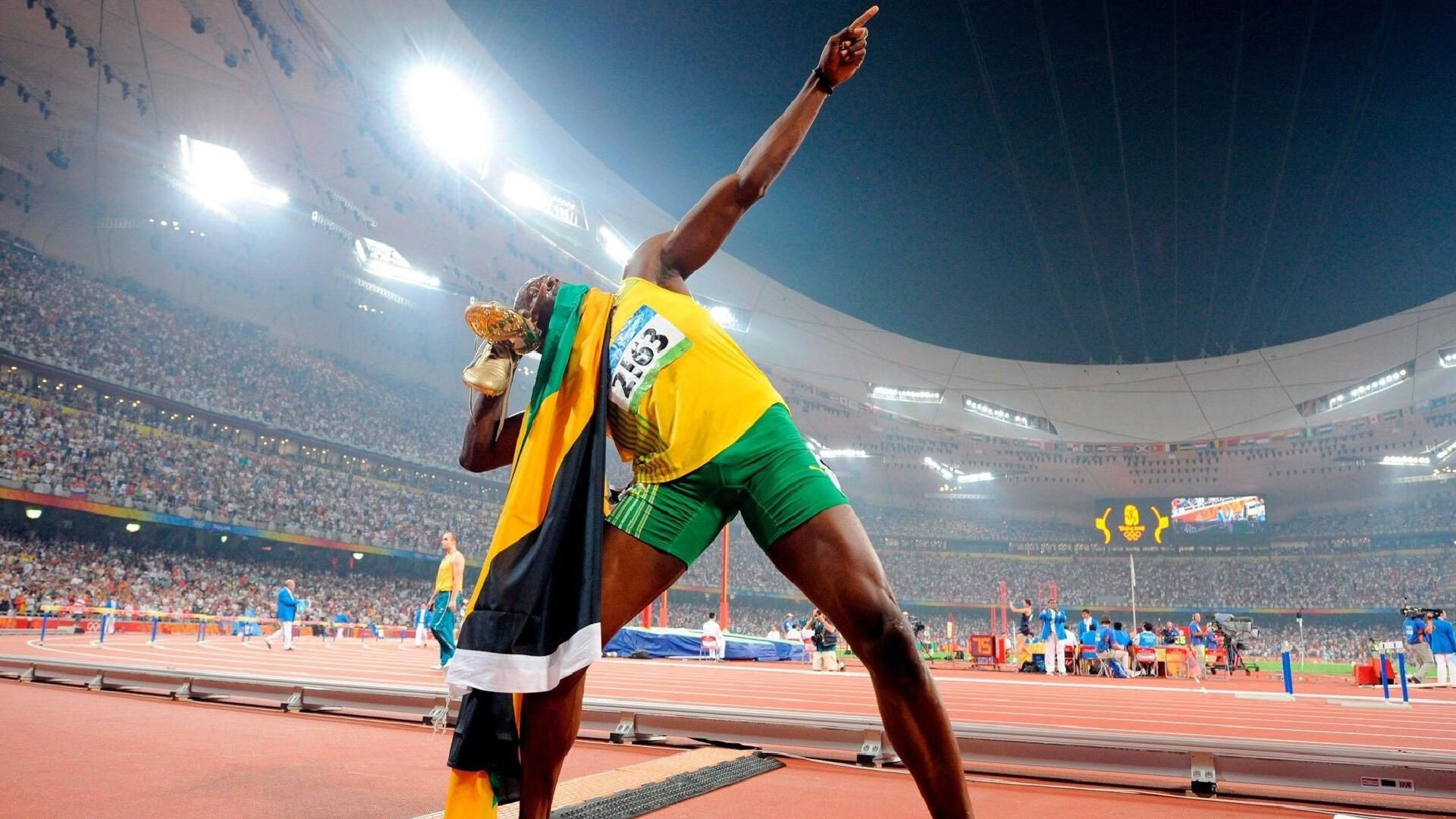 F1引擎与绿茵战火，从街道赛焦点到几内亚的硬仗逆袭